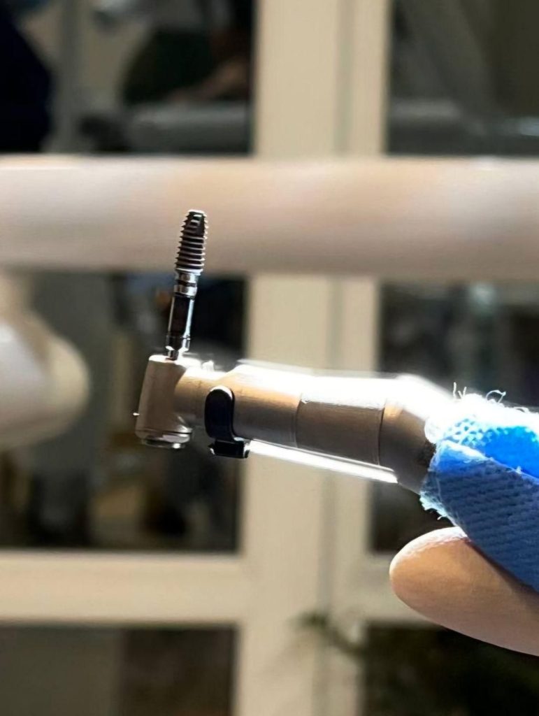 دستیار و منشی مطب دندانپزشکی