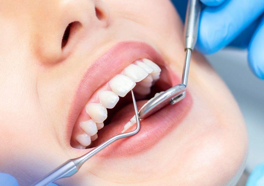 منشی و دستیار مطب دندانپزشکی